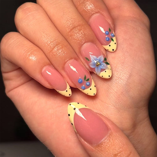 Artificial nails with elegant floral pattern Bowlift