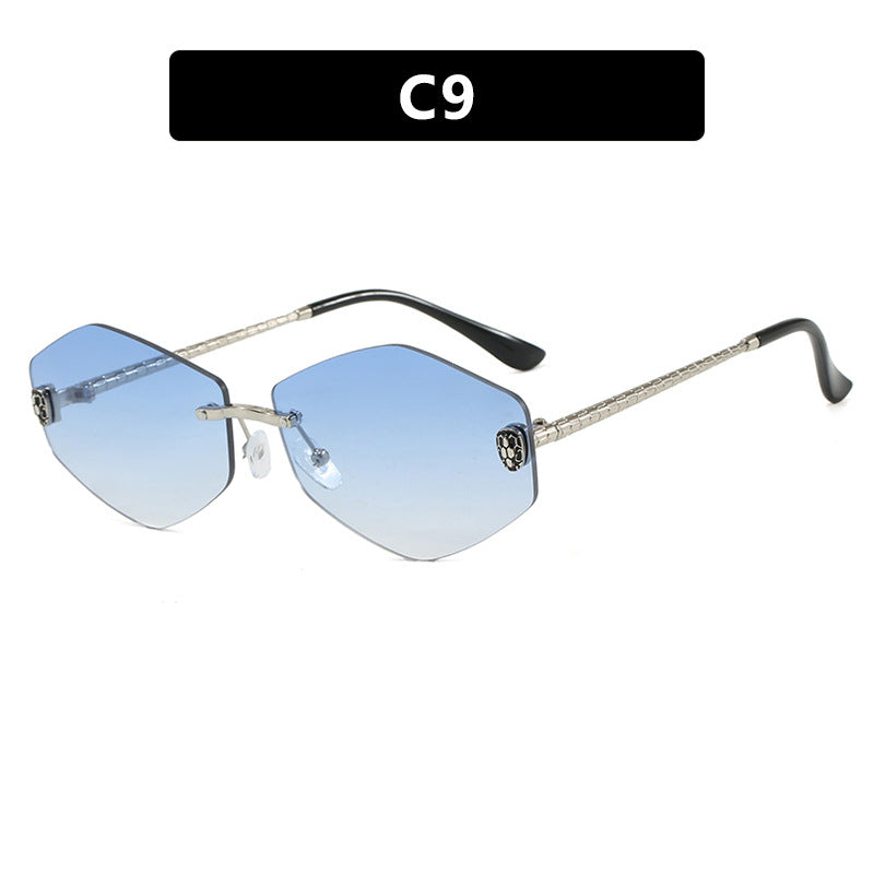 Women's geometric sunglasses in modern design with elegant metal frame Bowlift