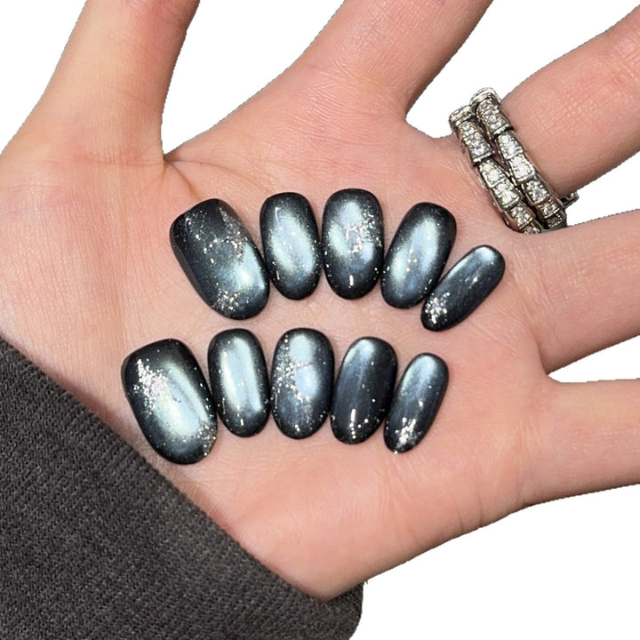 Nail tips in elegant design Bowlift
