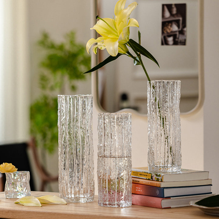 Artful Glass Vase in Modern Design Bowlift