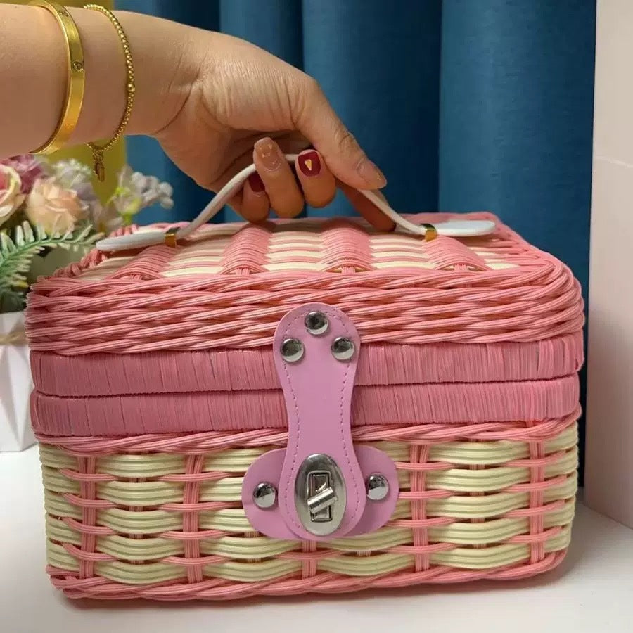 Women Robust Rattan Storage Box Bowlift