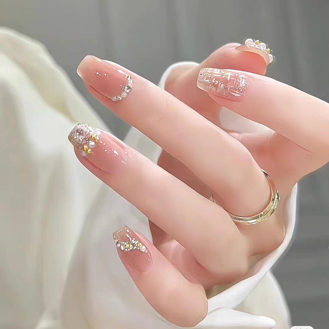 Artificial nails with romantic heart design and glitter coating Bowlift
