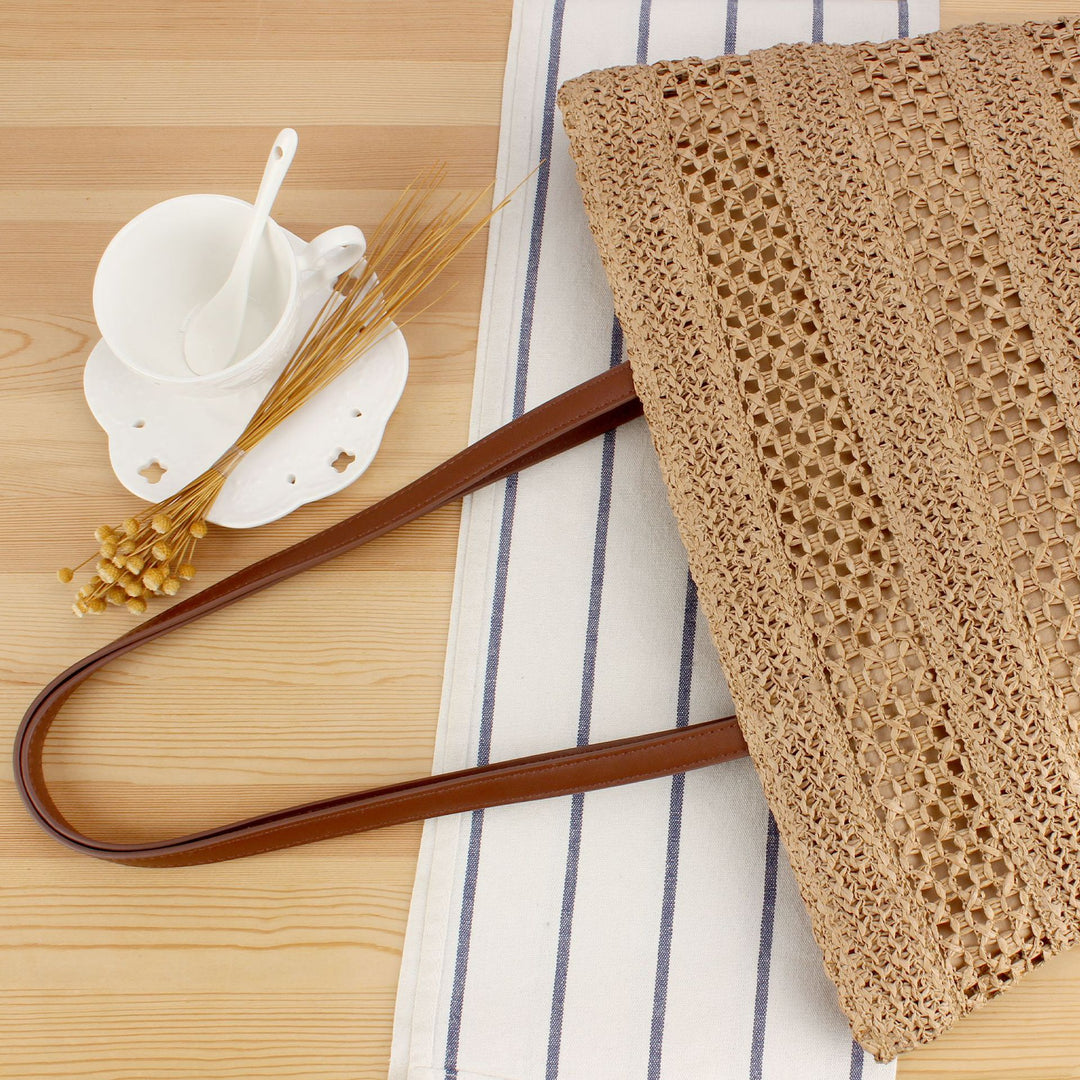 Basket bag with elegant straw construction Bowlift