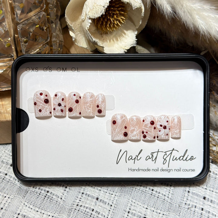 Artistic Press-On Nail Art Set with Unique Design Bowlift