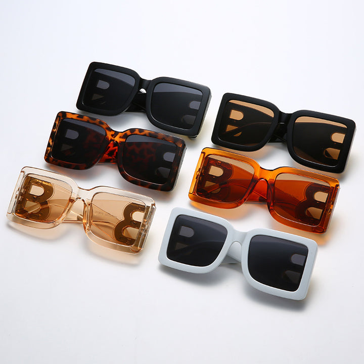 Women Oversized Sunglasses with Decorative Frame Bowlift