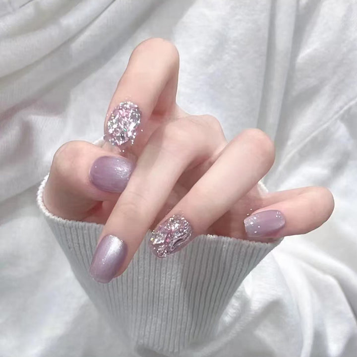 Artificial nail set with glitter and metallic effects Bowlift