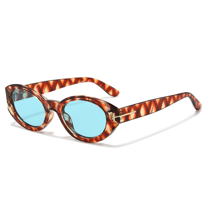 Chic Cat-Eye Sunglasses with Retro Tortoiseshell Frame Bowlift
