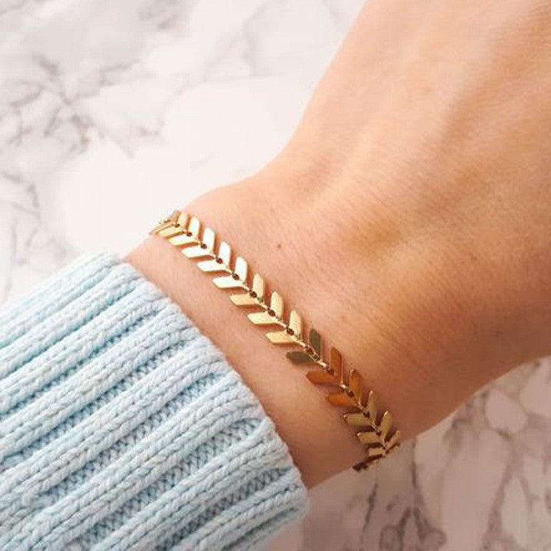 Elegant Gold Chain Necklace Bowlift