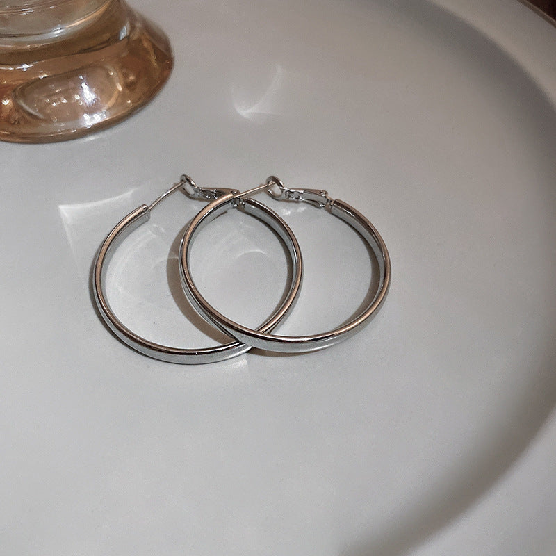Fashionable Hoops Made of High-Quality Precious Metal Bowlift