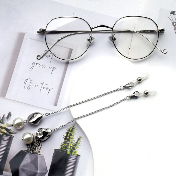 Elegant Eyewear Chain with Pearl Accents Bowlift