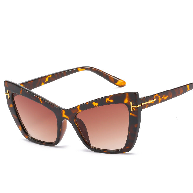 Cat-Eye Frame Sunglasses with Gradient Lenses Bowlift
