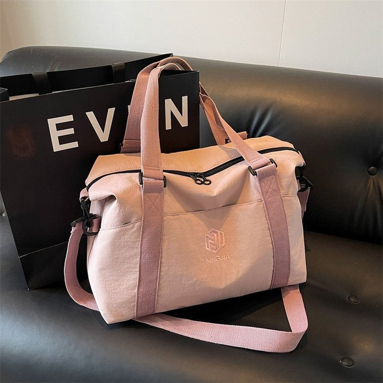 Sporty tote bag with multiple compartments and adjustable straps Bowlift
