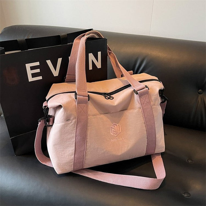 Sporty tote bag with multiple compartments and adjustable straps Bowlift