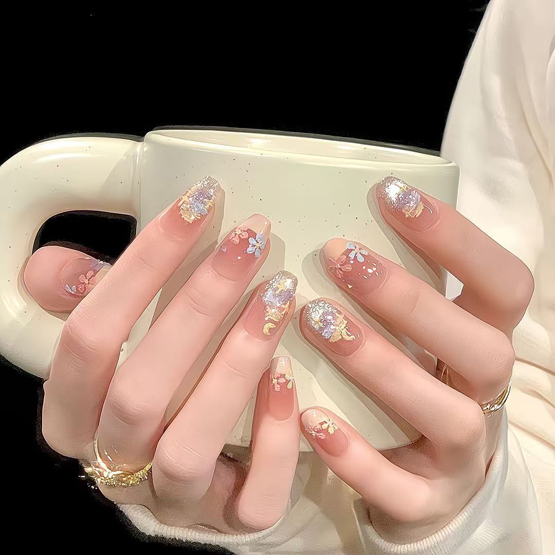 Floral-Themed Press-On Nail Design Bowlift
