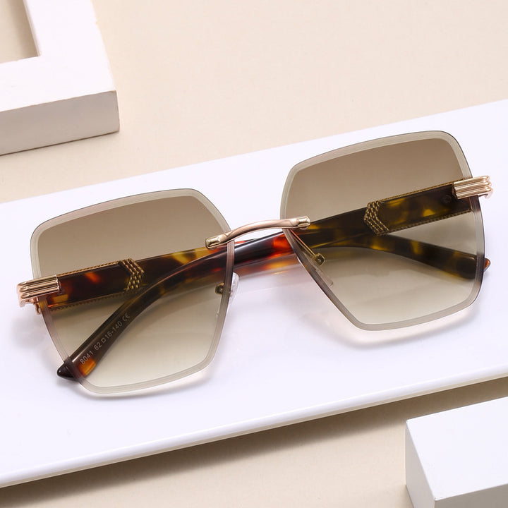 Ladies luxury sunglasses with unique frame and elegant accents Bowlift