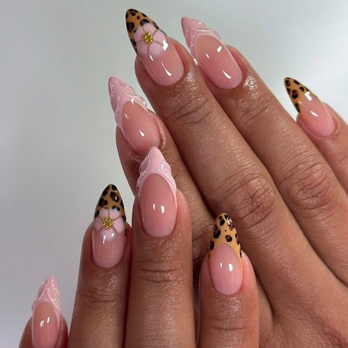 Artificial nails with luxurious leopard design and elegant accents Bowlift