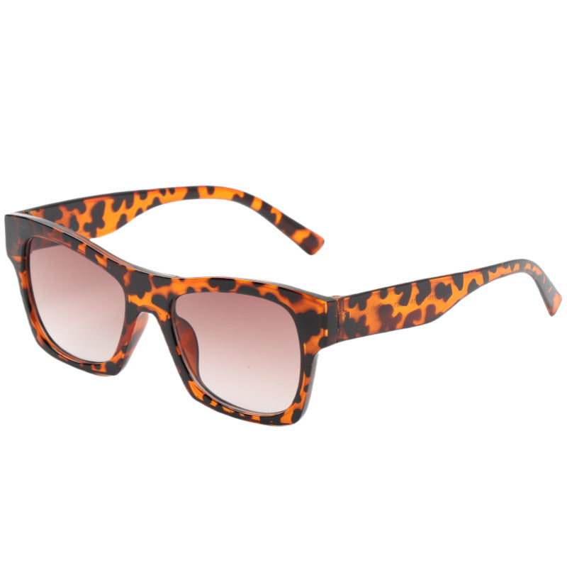 Ladies fashionable sunglasses in elegant square design Bowlift