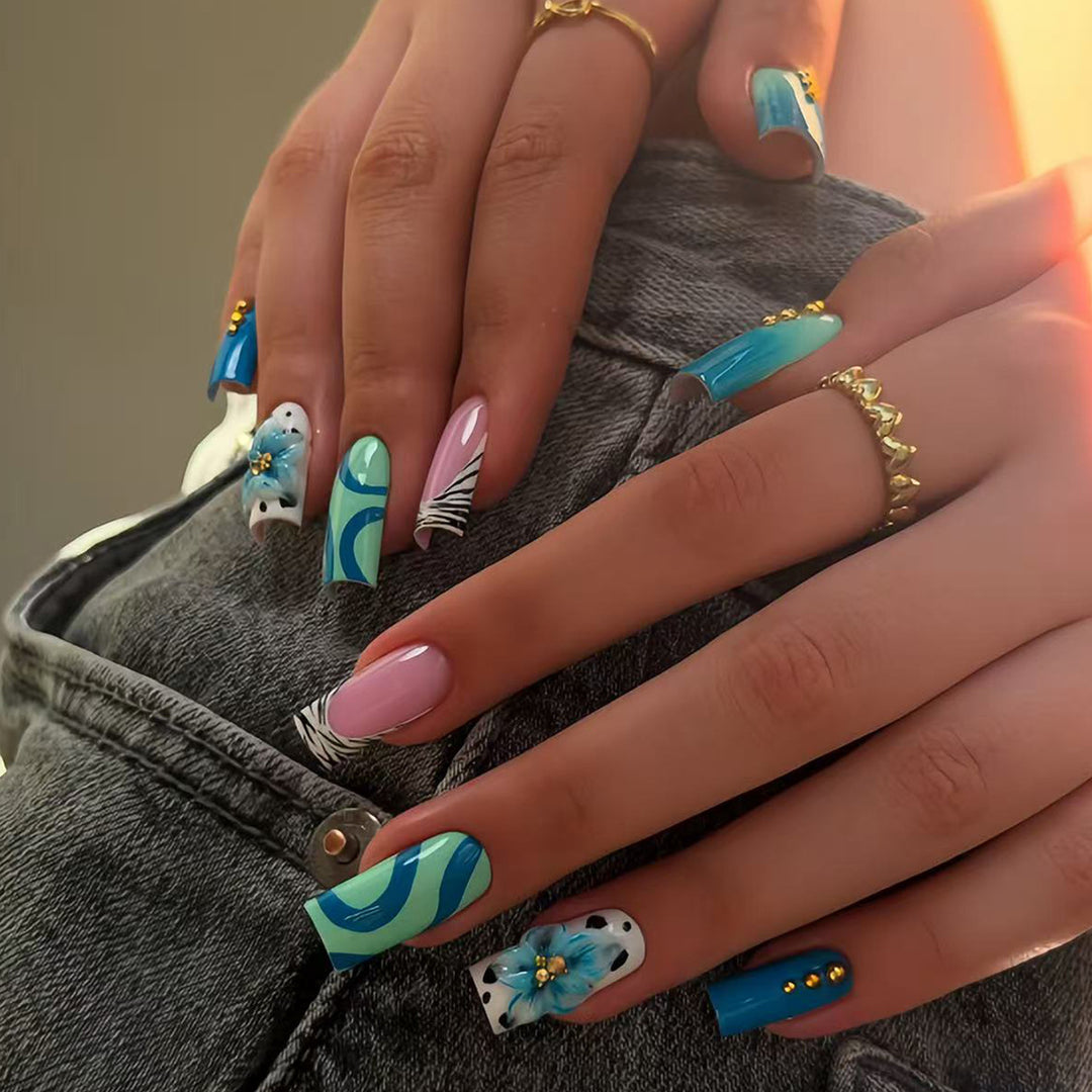 Artificial fingernails with handcrafted designs Bowlift