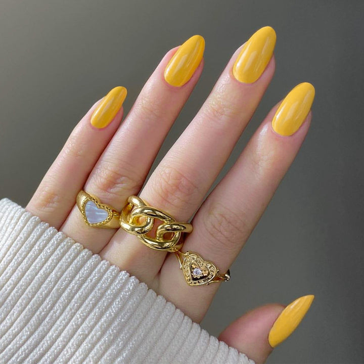 Elegant artificial nails with glossy surface Bowlift