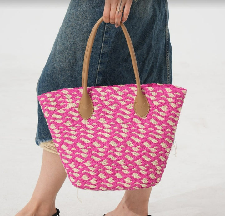 Handcrafted beach bag with elegant woven pattern Bowlift