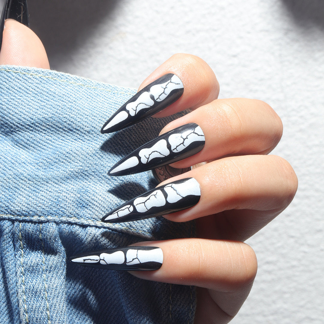 Artistic Skull-Design Stiletto Press-On Nails Bowlift