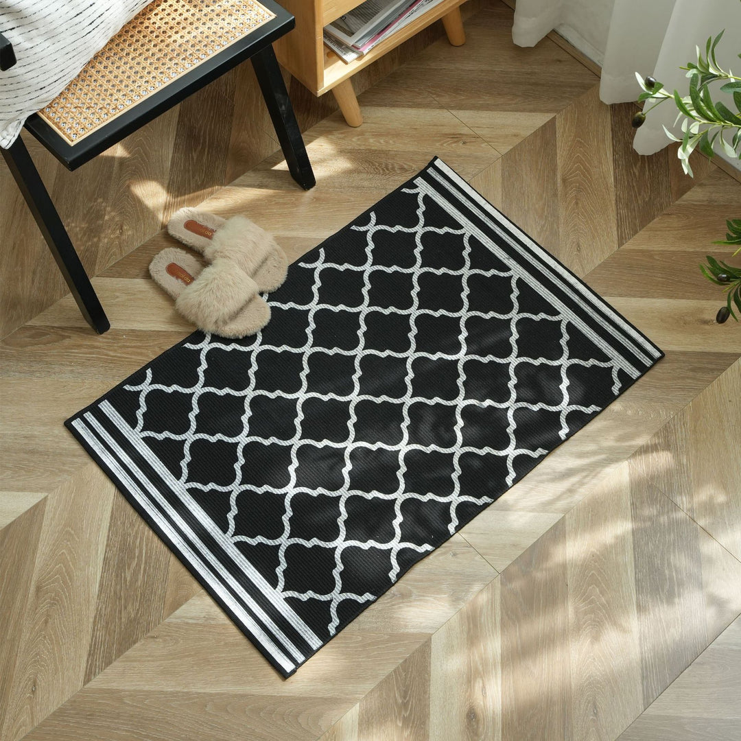 Flat-woven runner rug with diamond pattern and easy-care texture