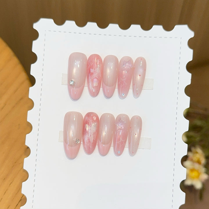 Artificial nails with delicate glitter and star motifs Bowlift