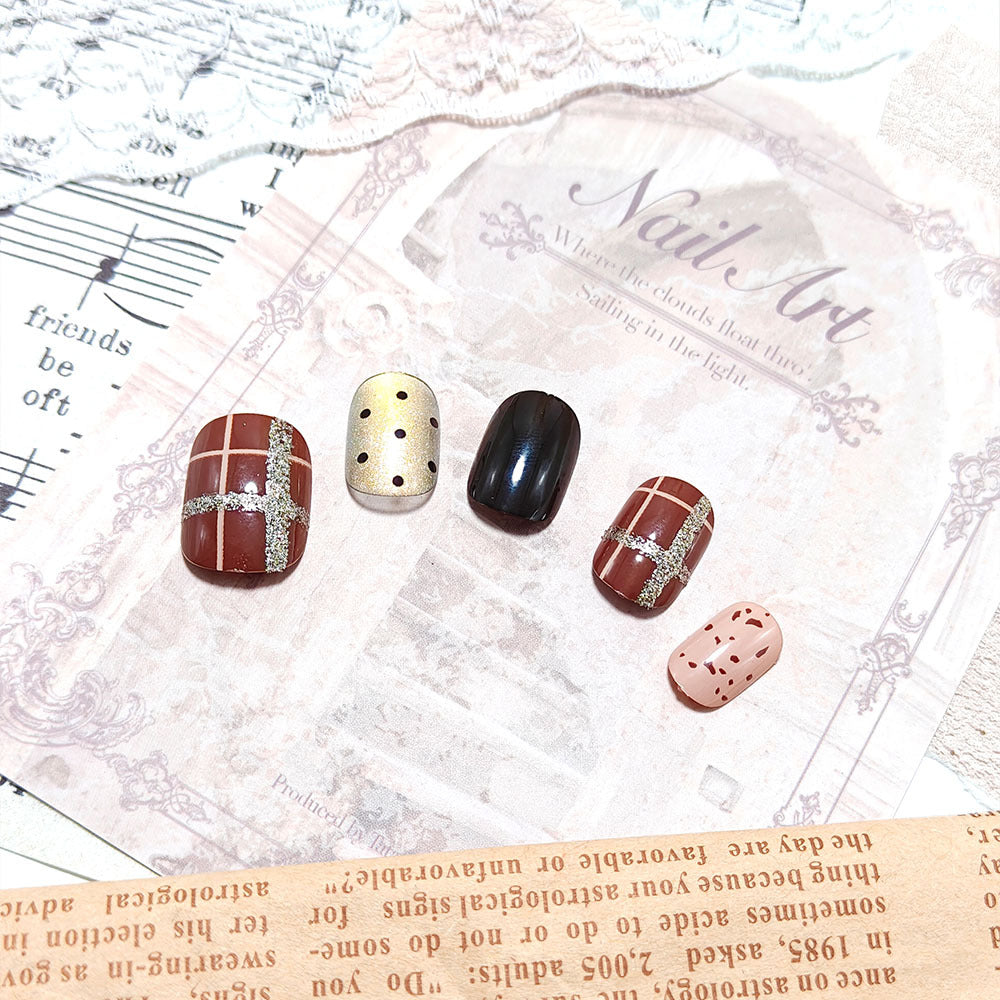 Art Nails in Creative Vintage Design Bowlift