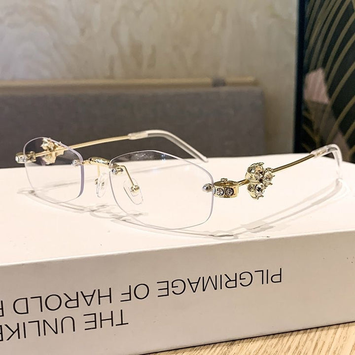 Fashionable sunglasses with luxurious golden accents Bowlift