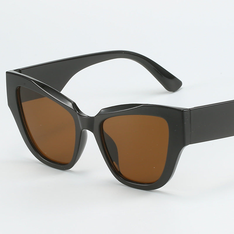 Women's Cat Eye Sunglasses with extravagant Leopard Print Bowlift