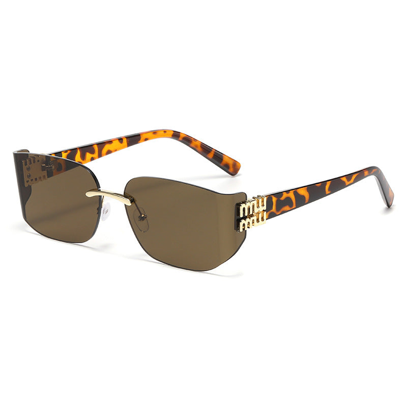 Chic Angular Frame Sunglasses