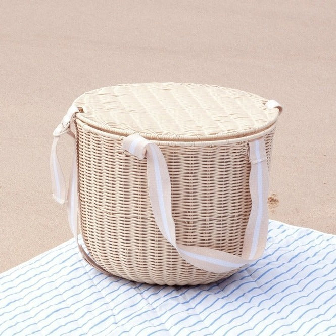 Ladies picnic basket with integrated cutlery set and practical insulation elements Bowlift