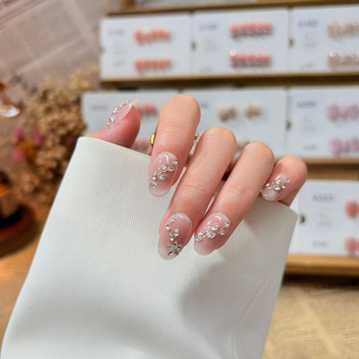 Elegant Rhinestone-Embellished Press-On Nail Set Bowlift