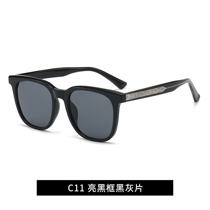 Ladies fashionable sunglasses in modern rectangular style Bowlift