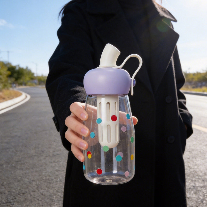 Women's water bottle with integrated fruit filter and practical carrying handle Bowlift