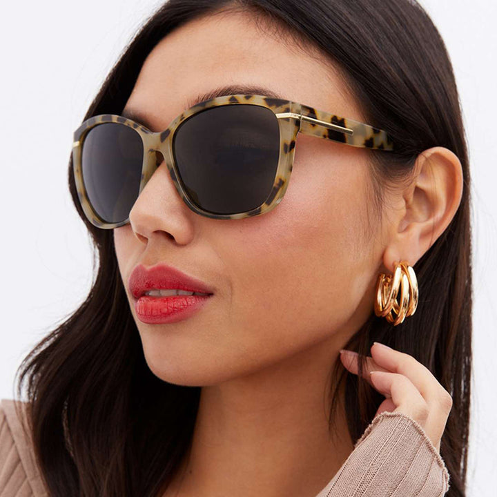 Women's oversized sunglasses with elegant plastic frame and protective UV filter Bowlift