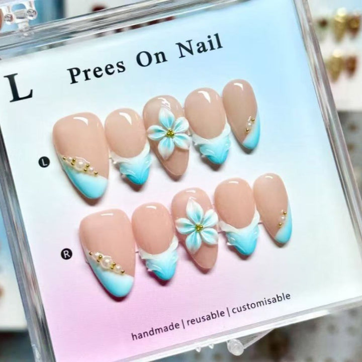 Elegant artificial nails with floral accents Bowlift