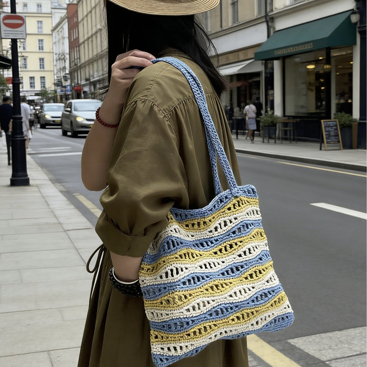 Hand-knotted beach bag with wave pattern Bowlift