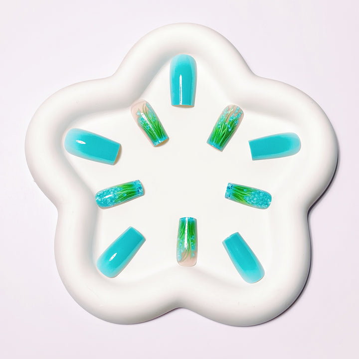 Artificial nails with innovative water motif Bowlift