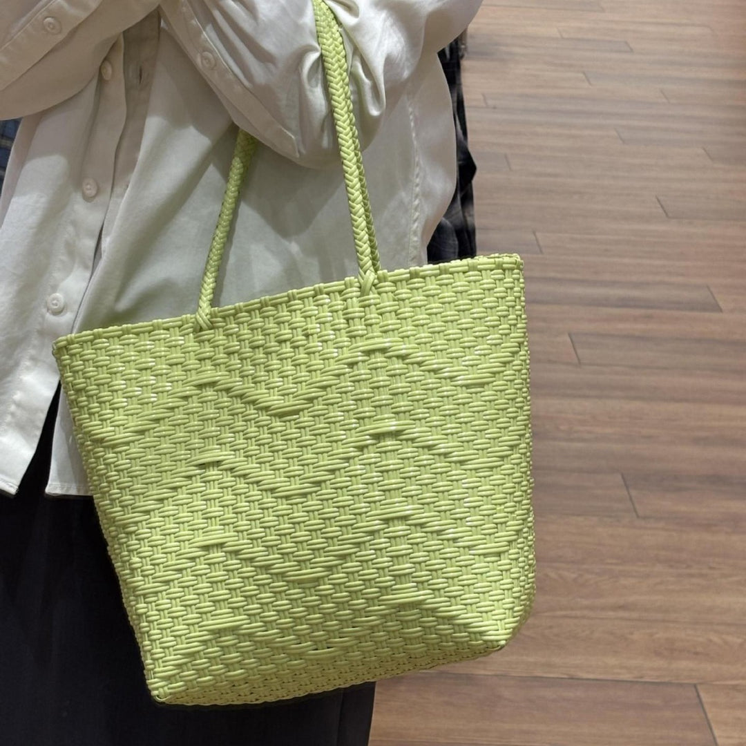 Hand-knotted tote bag with modern wave pattern Bowlift
