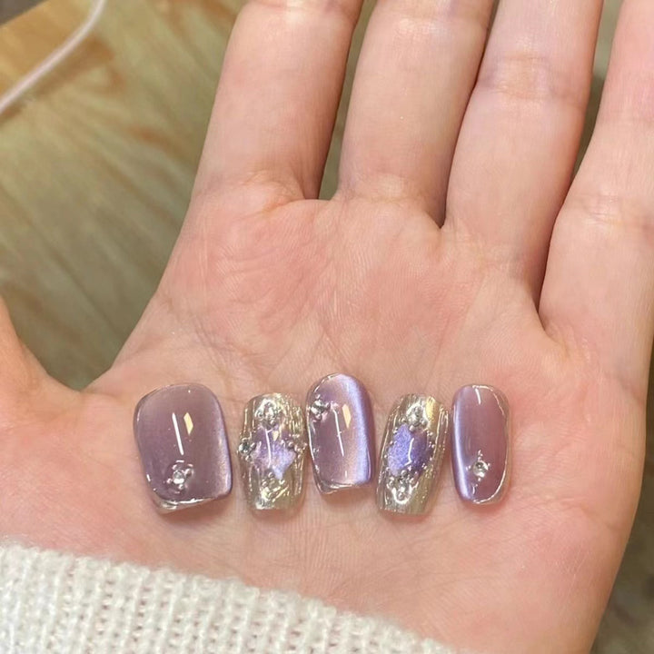 Elegant Press-On Nail Set with Artistic Metallic Design Bowlift
