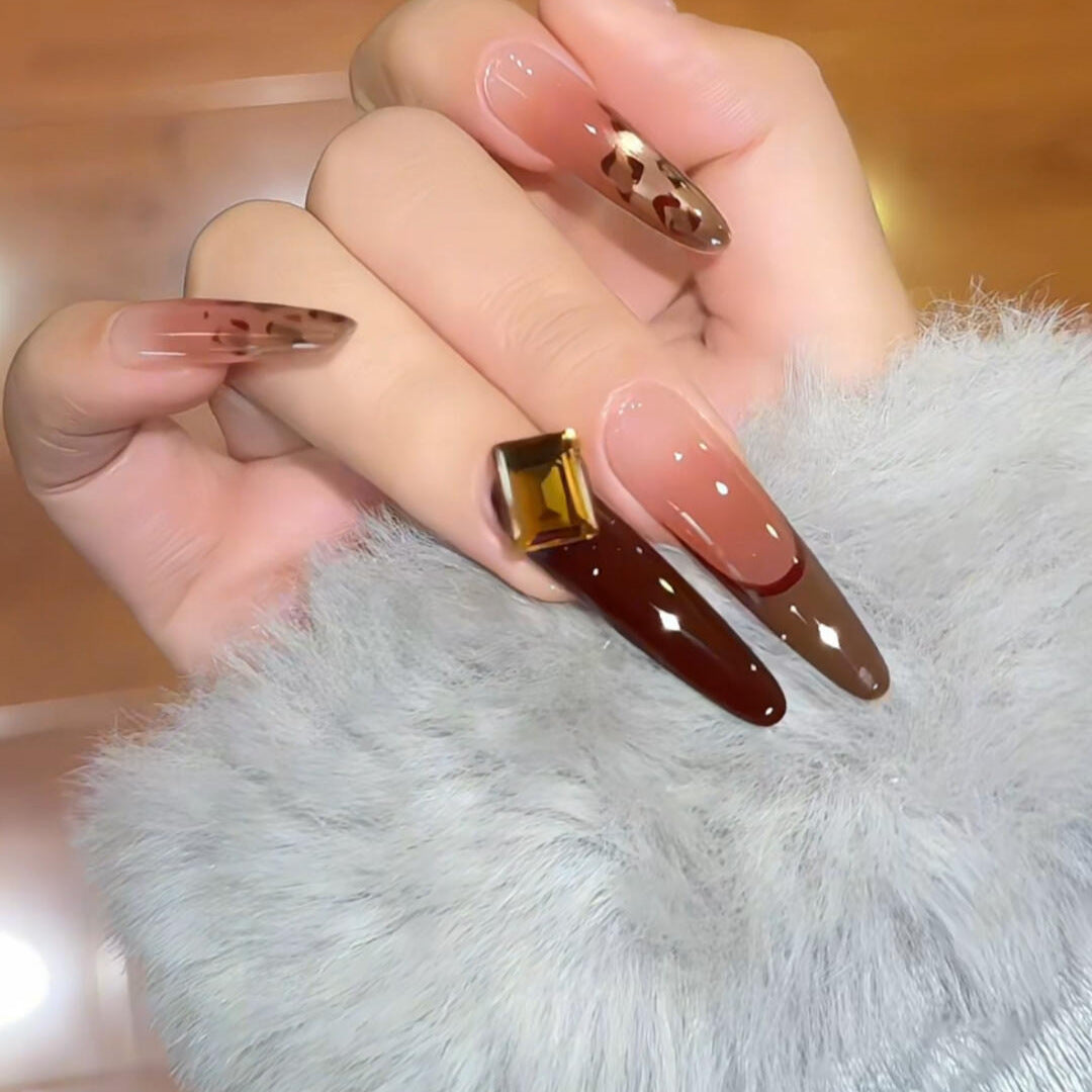 Artificial nails with elegant glitter and gold accent design Bowlift