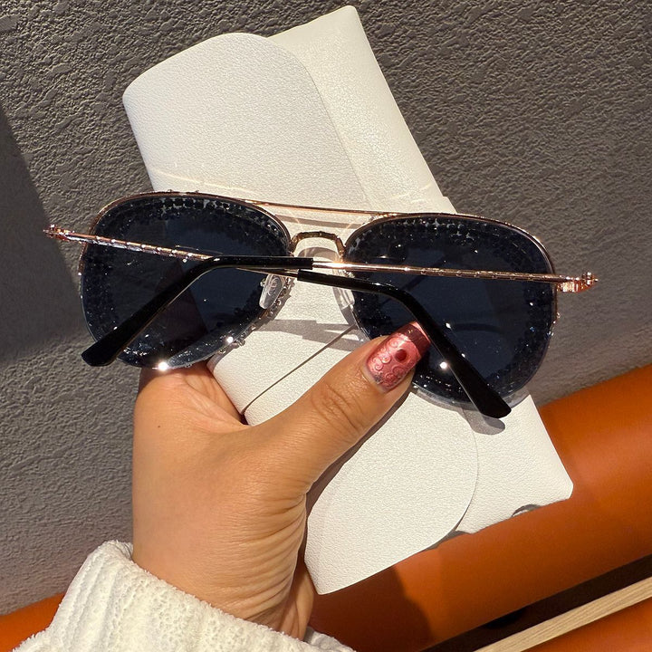Women's sunglasses with extravagant rhinestone frame Bowlift