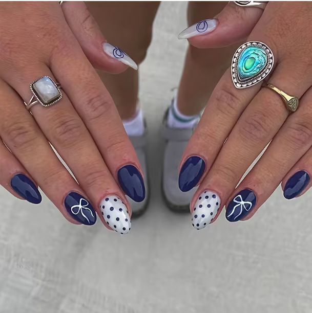 Nautical-Inspired Gel Nail Art Bowlift
