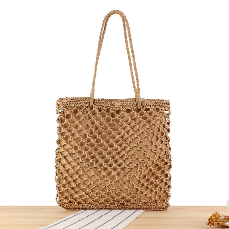 Shopping bag made of handwoven natural material with airy design Bowlift