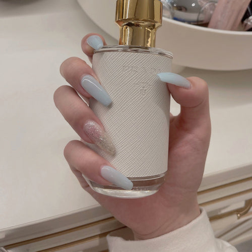 Elegant Nail Art with Glamorous Effects Bowlift