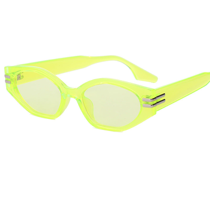 Women striking vintage sunglasses with asymmetric frame Bowlift