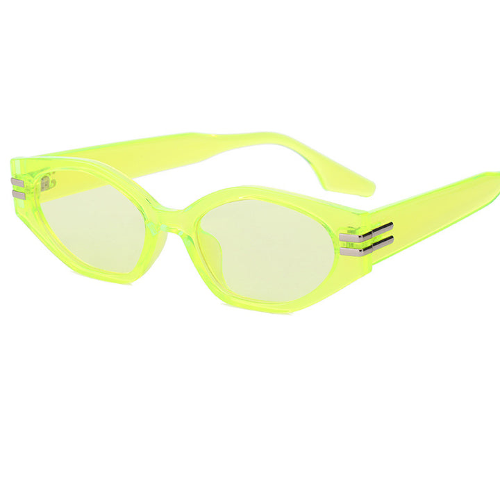 Women striking vintage sunglasses with asymmetric frame Bowlift