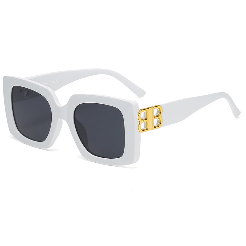 Ladies oversized sunglasses with elegant design and luxurious details Bowlift