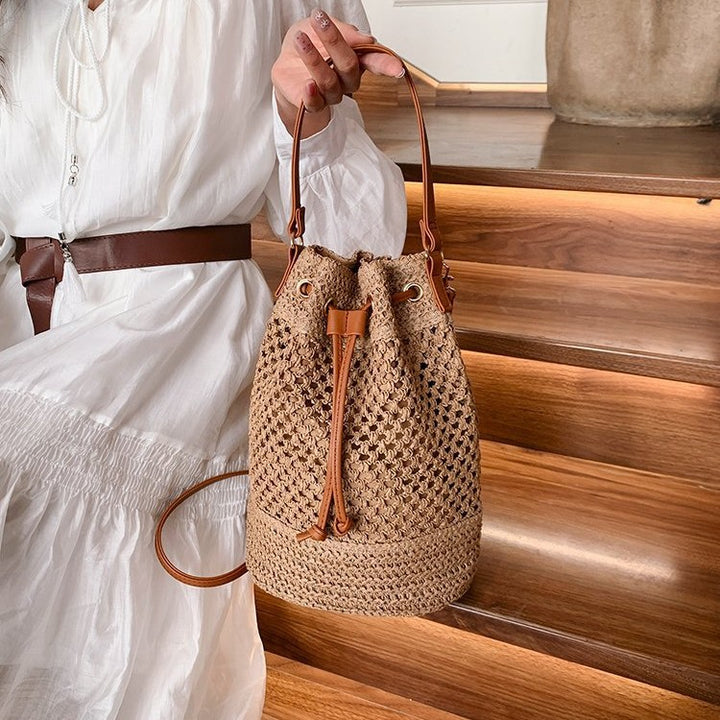 Versatile macrame shoulder bag with leather accents Bowlift